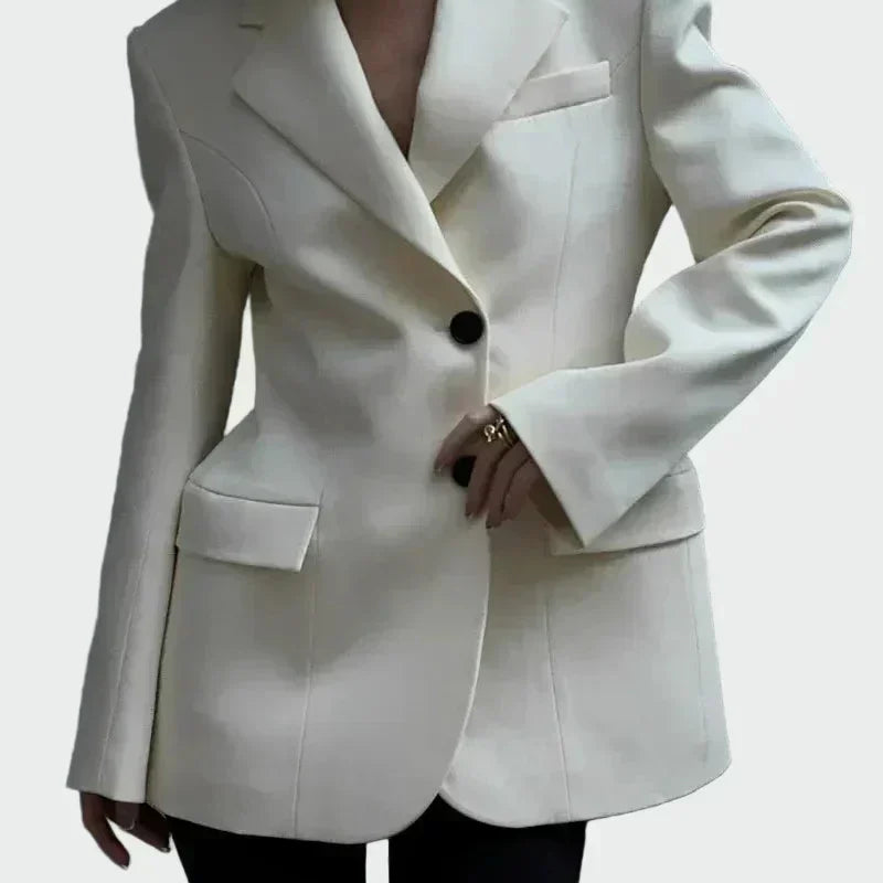 Nikol - Blazer con un corte impresionante y botones